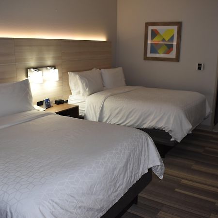 Holiday Inn Express Hotel & Suites Mcpherson By Ihg Zewnętrze zdjęcie