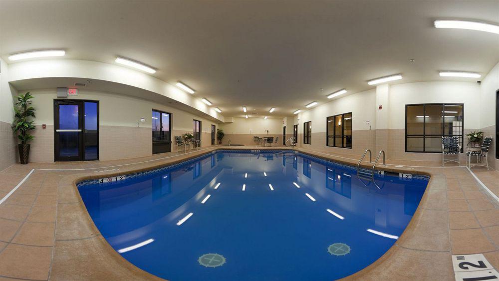 Holiday Inn Express Hotel & Suites Mcpherson By Ihg Zewnętrze zdjęcie
