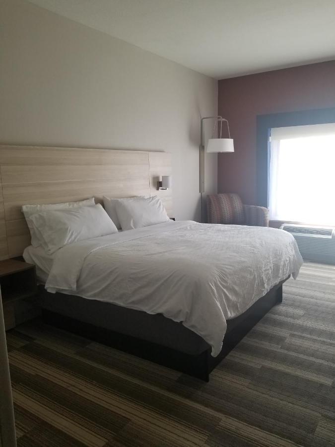 Holiday Inn Express Hotel & Suites Mcpherson By Ihg Zewnętrze zdjęcie