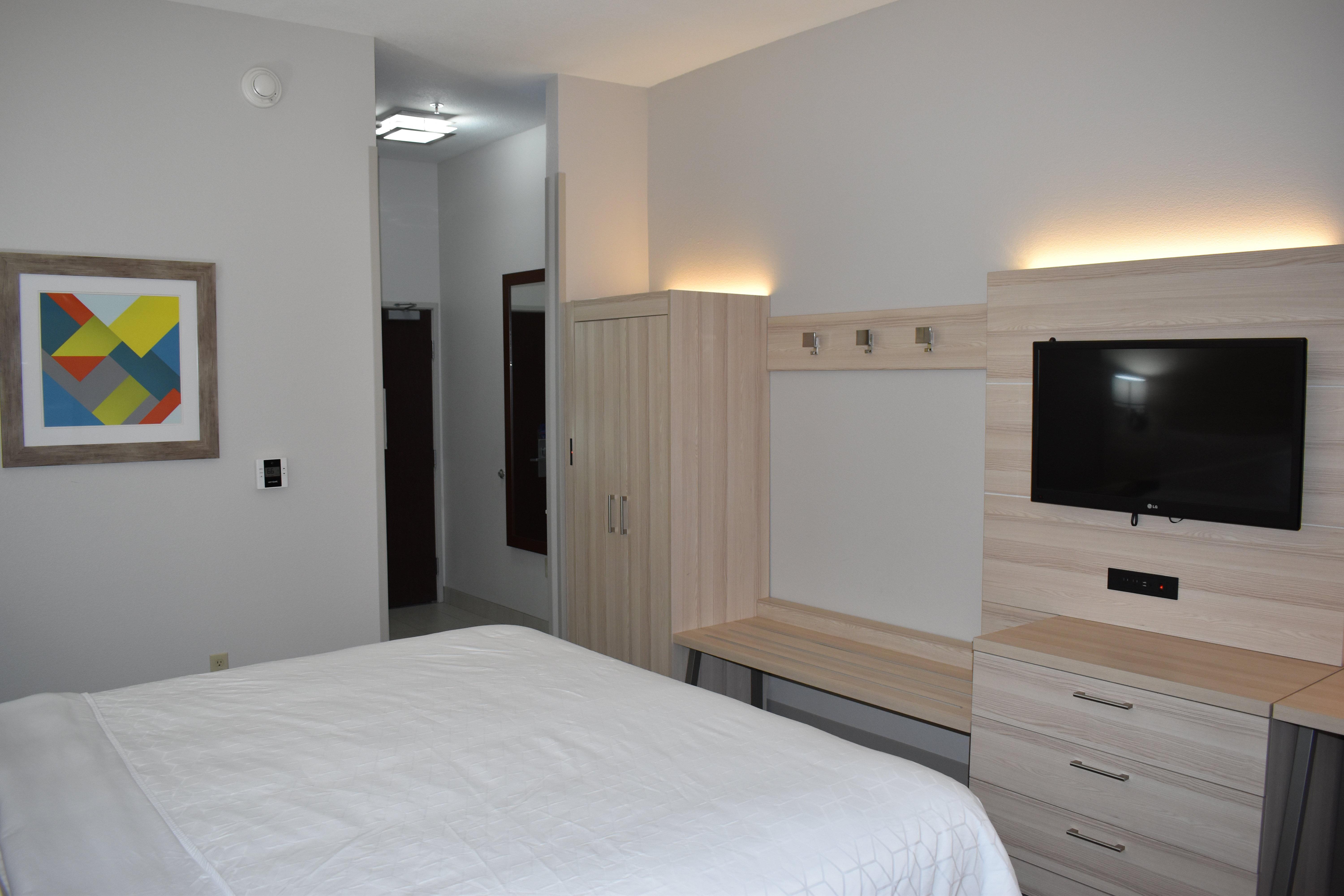 Holiday Inn Express Hotel & Suites Mcpherson By Ihg Zewnętrze zdjęcie