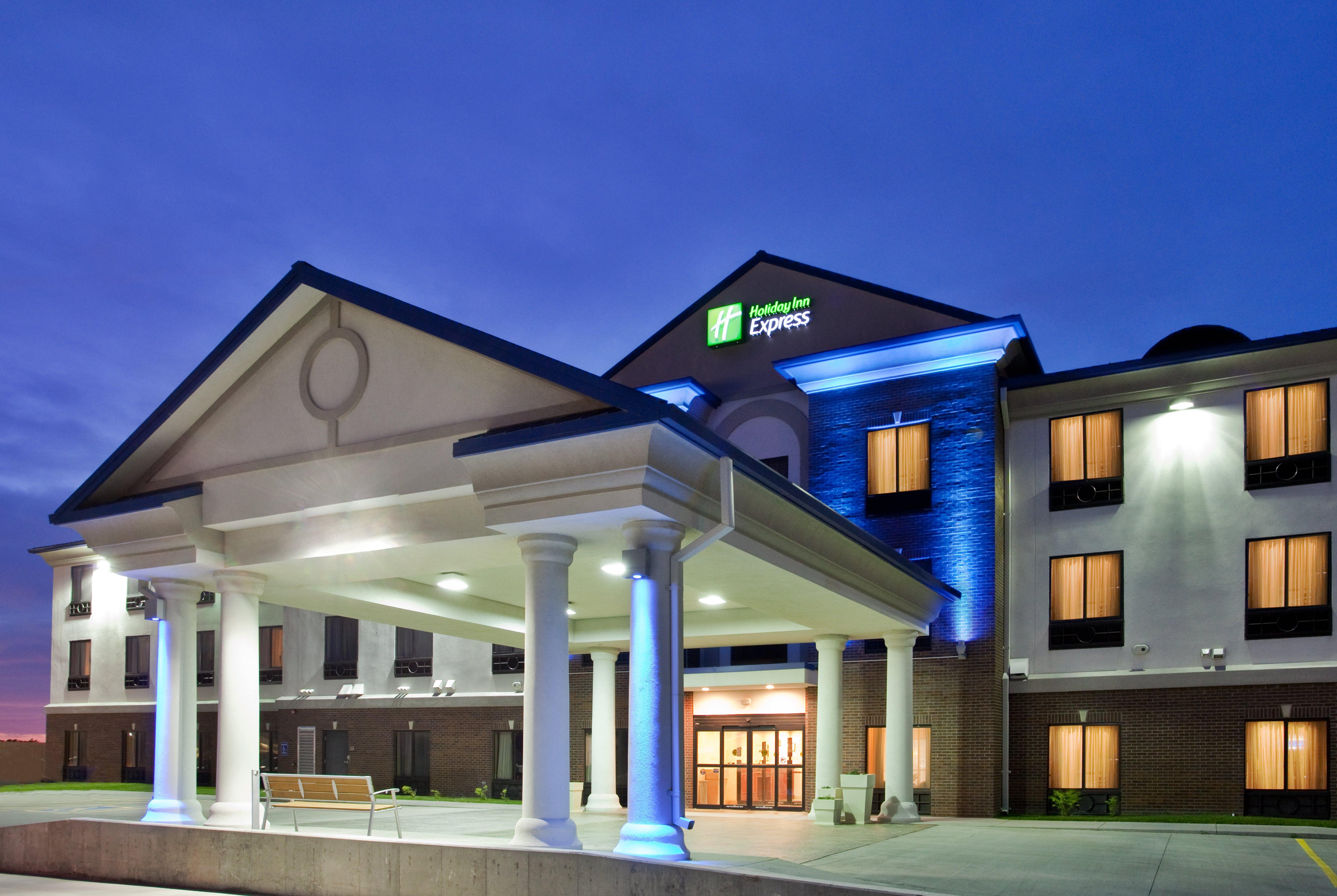 Holiday Inn Express Hotel & Suites Mcpherson By Ihg Zewnętrze zdjęcie