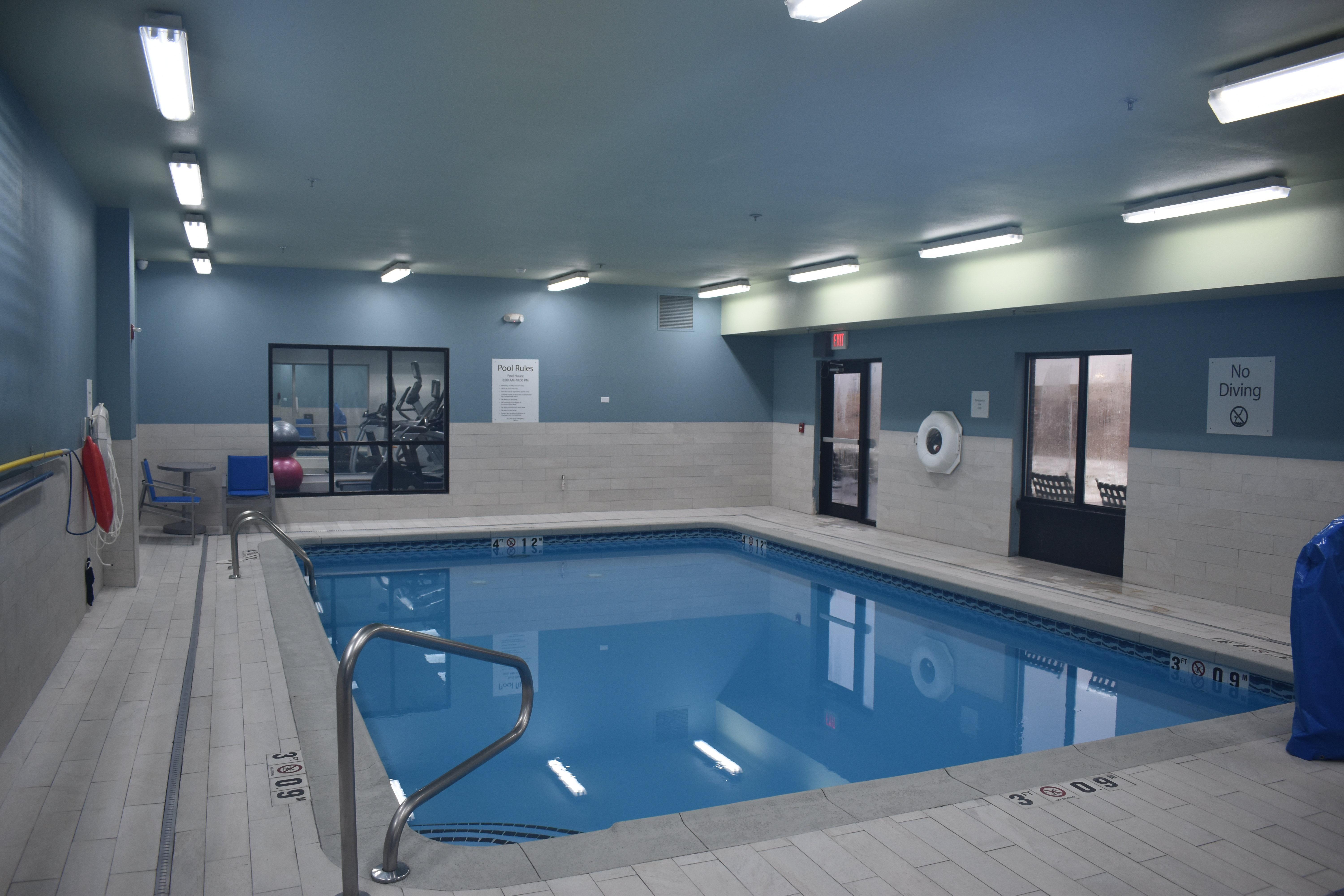 Holiday Inn Express Hotel & Suites Mcpherson By Ihg Zewnętrze zdjęcie