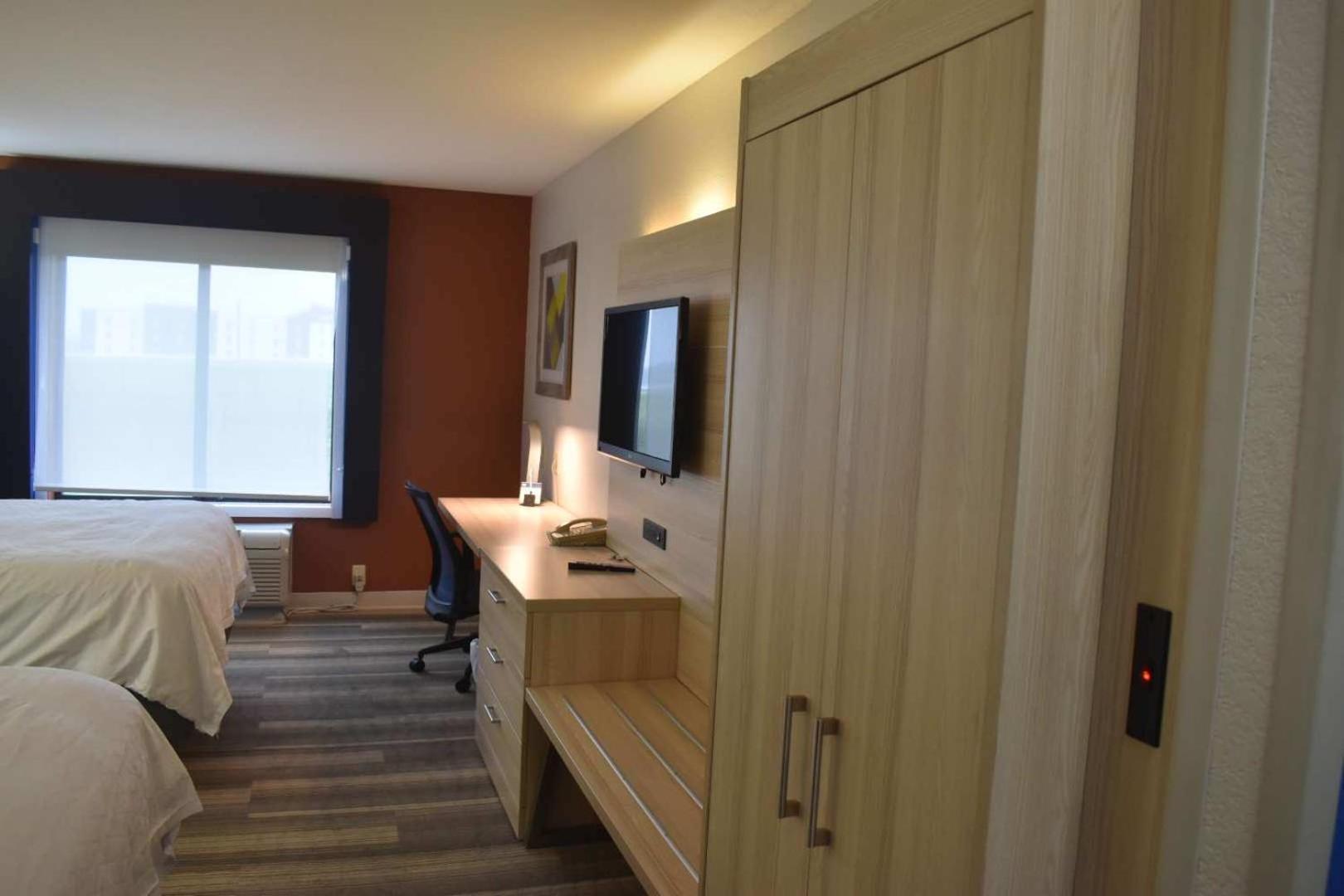 Holiday Inn Express Hotel & Suites Mcpherson By Ihg Zewnętrze zdjęcie