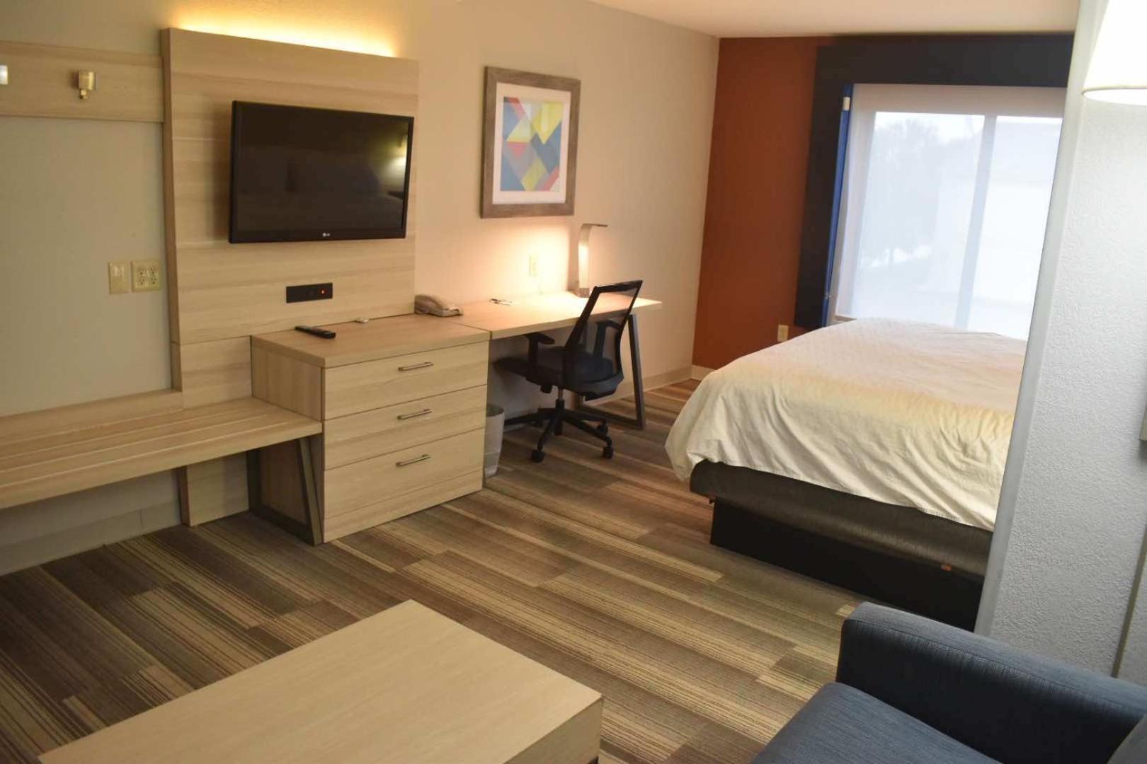 Holiday Inn Express Hotel & Suites Mcpherson By Ihg Zewnętrze zdjęcie