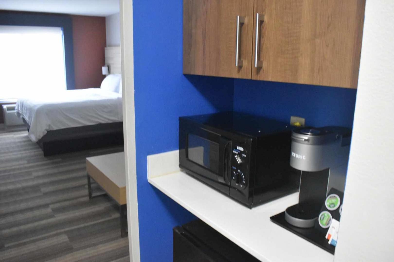 Holiday Inn Express Hotel & Suites Mcpherson By Ihg Zewnętrze zdjęcie