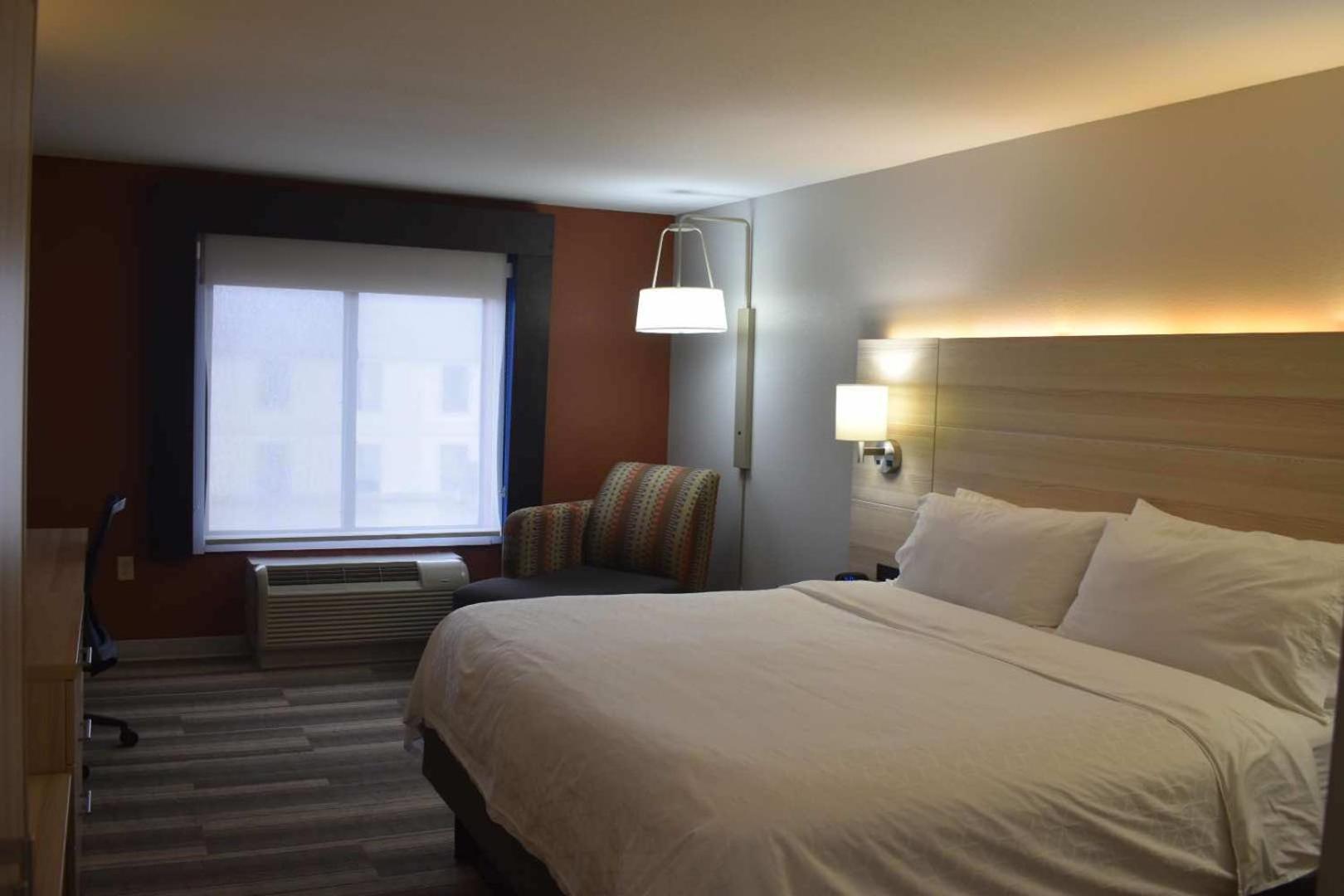 Holiday Inn Express Hotel & Suites Mcpherson By Ihg Zewnętrze zdjęcie