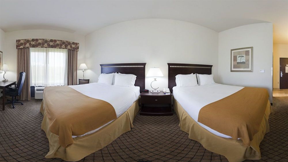 Holiday Inn Express Hotel & Suites Mcpherson By Ihg Zewnętrze zdjęcie