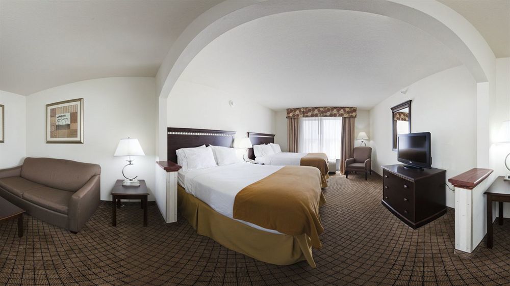 Holiday Inn Express Hotel & Suites Mcpherson By Ihg Zewnętrze zdjęcie