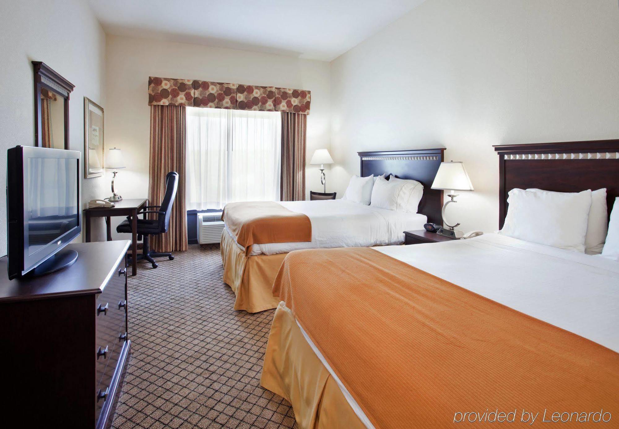 Holiday Inn Express Hotel & Suites Mcpherson By Ihg Zewnętrze zdjęcie