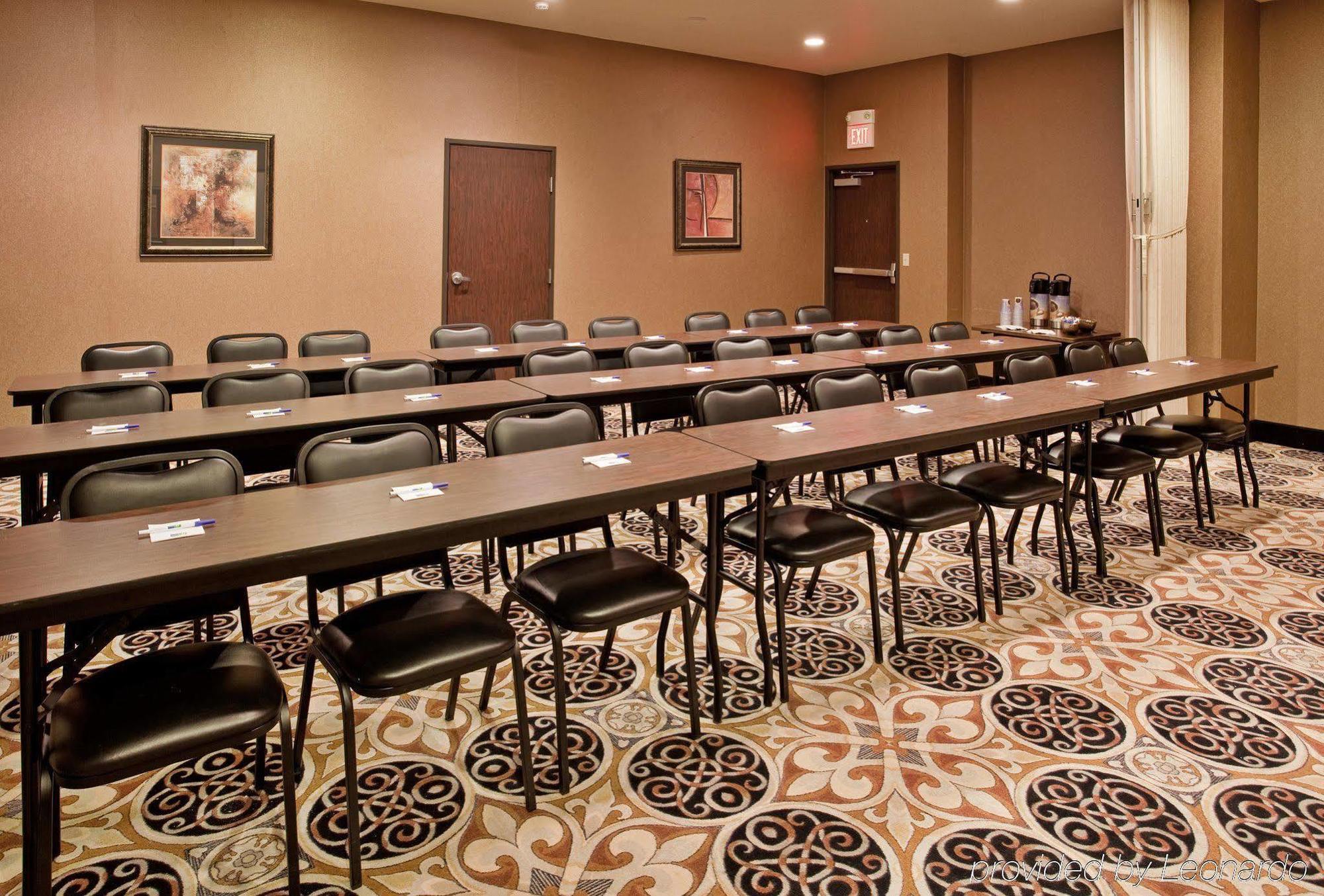 Holiday Inn Express Hotel & Suites Mcpherson By Ihg Udogodnienia zdjęcie