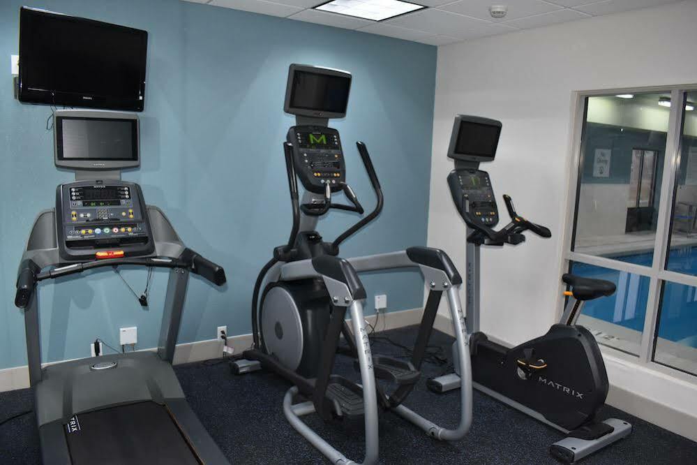 Holiday Inn Express Hotel & Suites Mcpherson By Ihg Zewnętrze zdjęcie